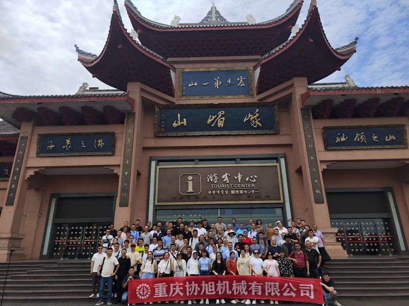 合影(1).jpg